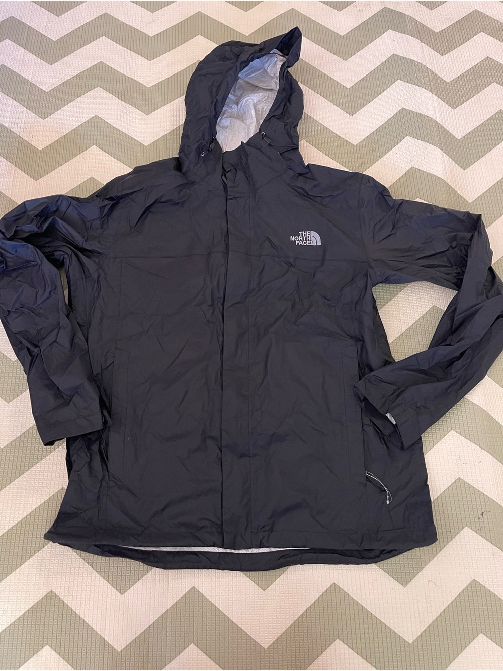 The North Face Men’s Black windbreaker/Hooded Rain Jacket